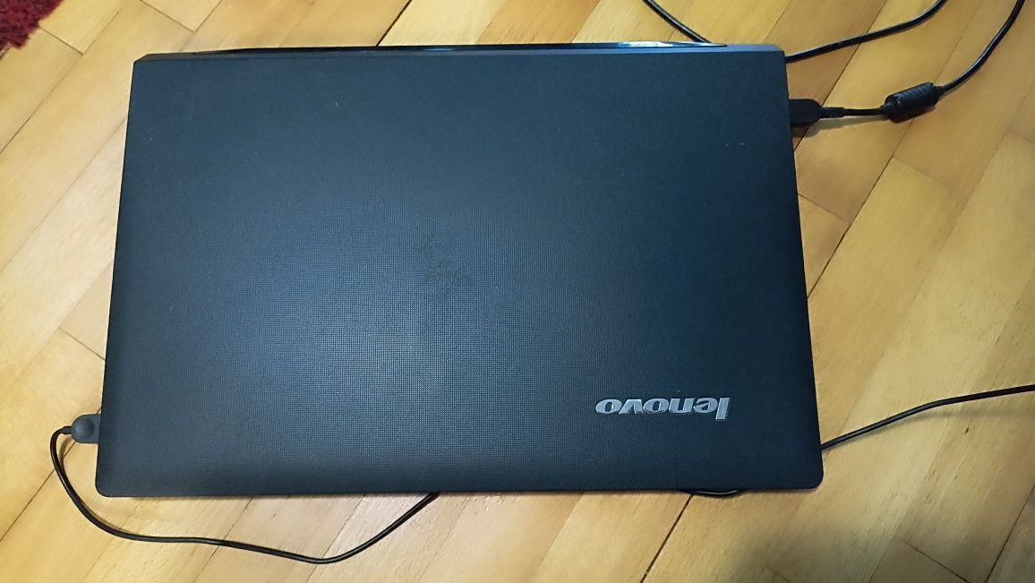 Лаптоп lenovo b5400 ;CPU i3-4000M, DDR 4GB; SSD 256GB