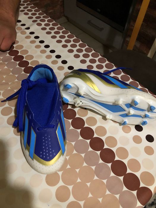 Детски футболни бутонки