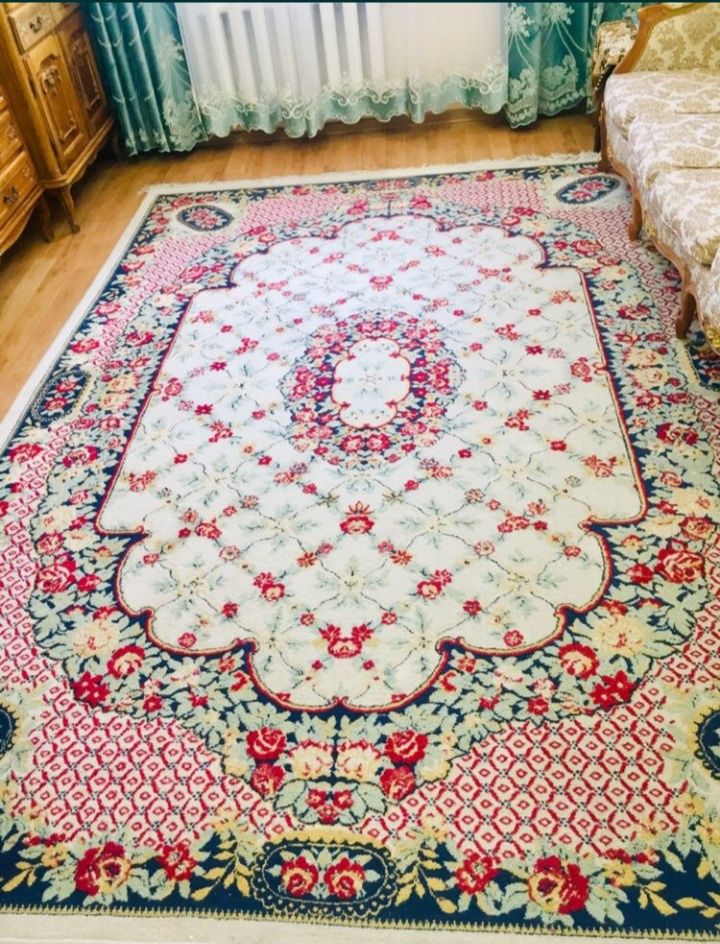 Красивый  ковёр Бельгия