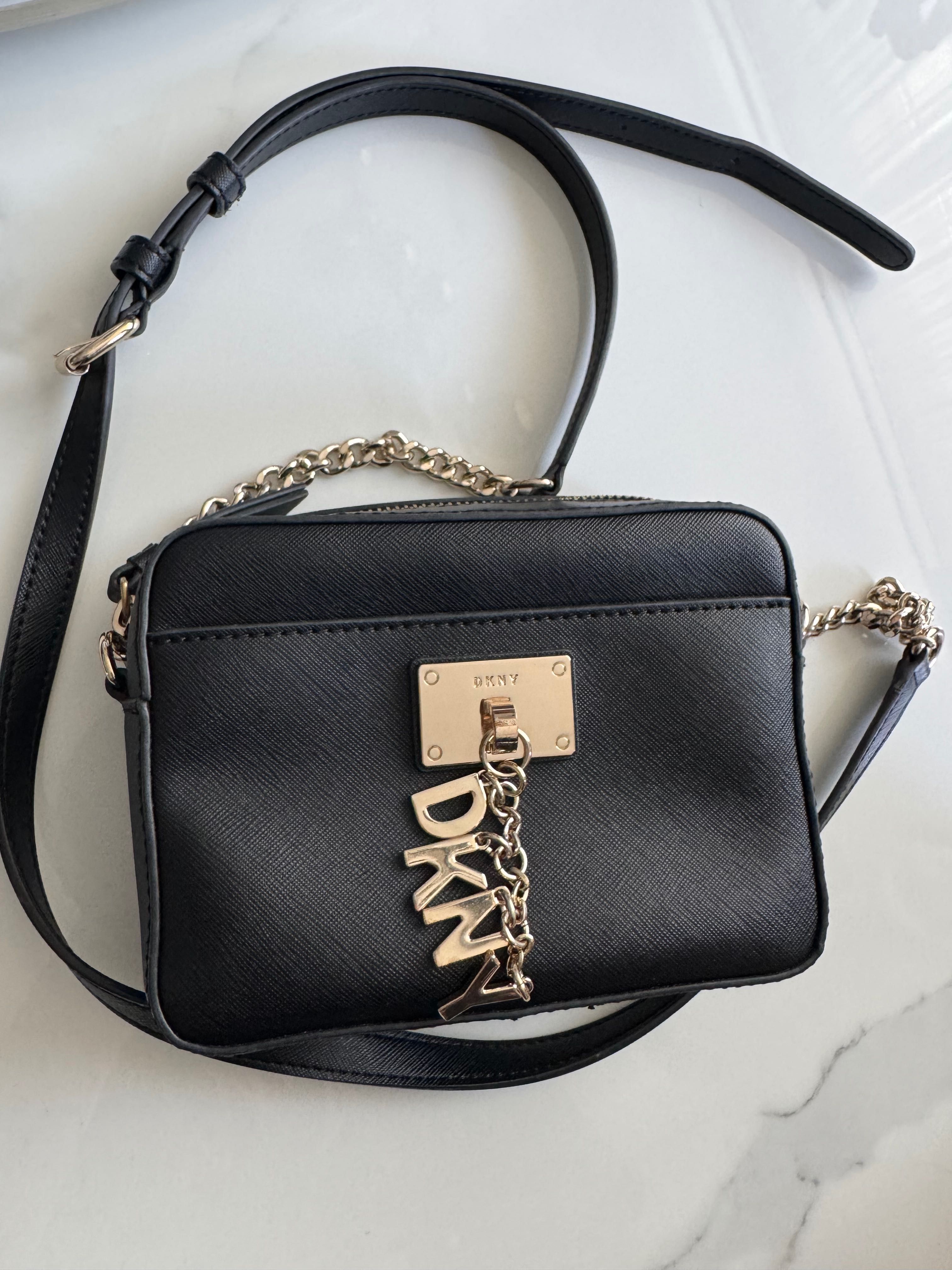 Оригинална малка чантичка DKNY