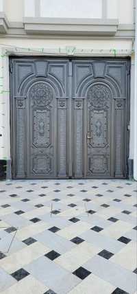 Покраска и реставрация ворот железных дверей ограждения.