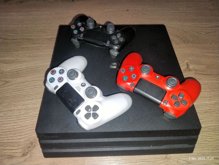 PS4 PRO 1TB + 3 controllere + jocuri