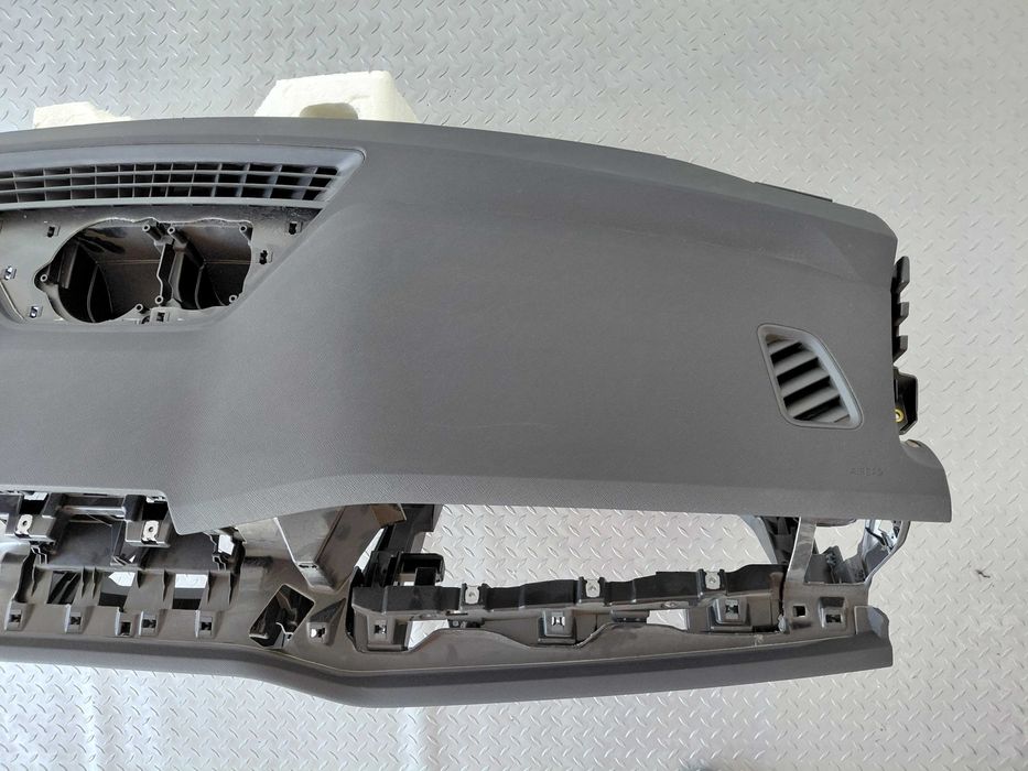 Ново Табло Skoda Kodiaq Шкода Кодиак Черна гума без Head UP