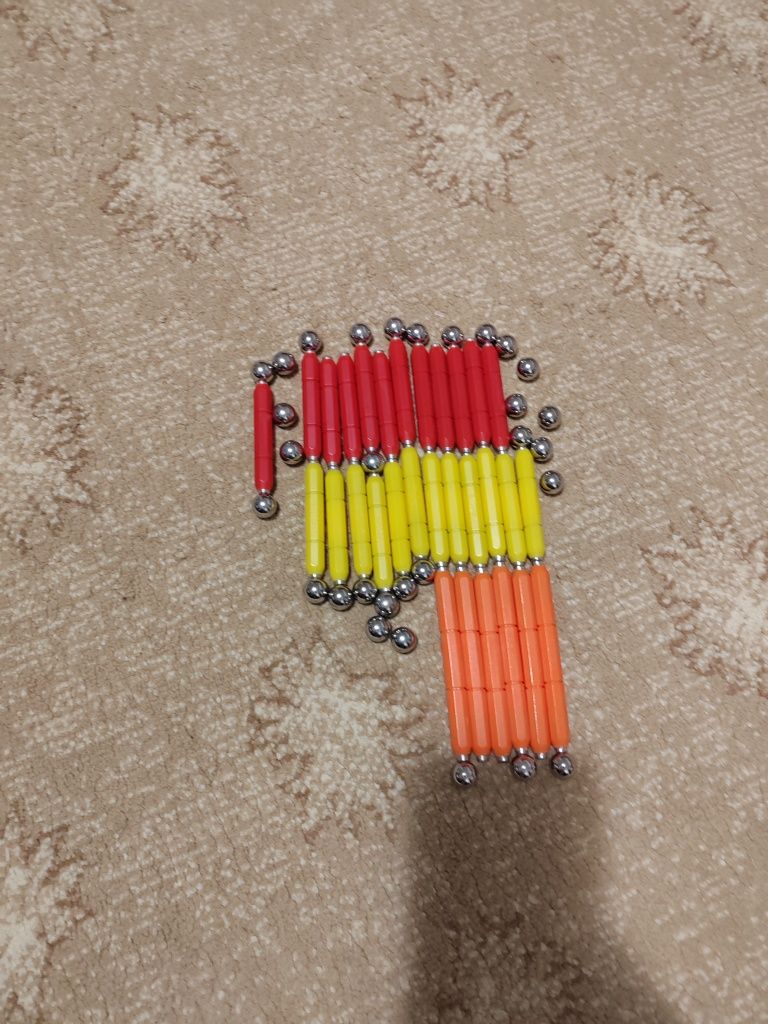 Joc magnetic cu bețe și bile