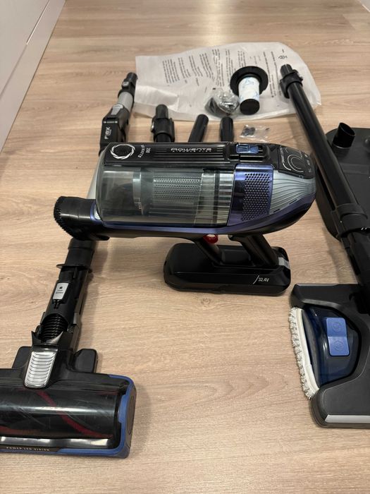 Aspirator vertical fara fir Rowenta, varianta Aqua. Aspira si spala!