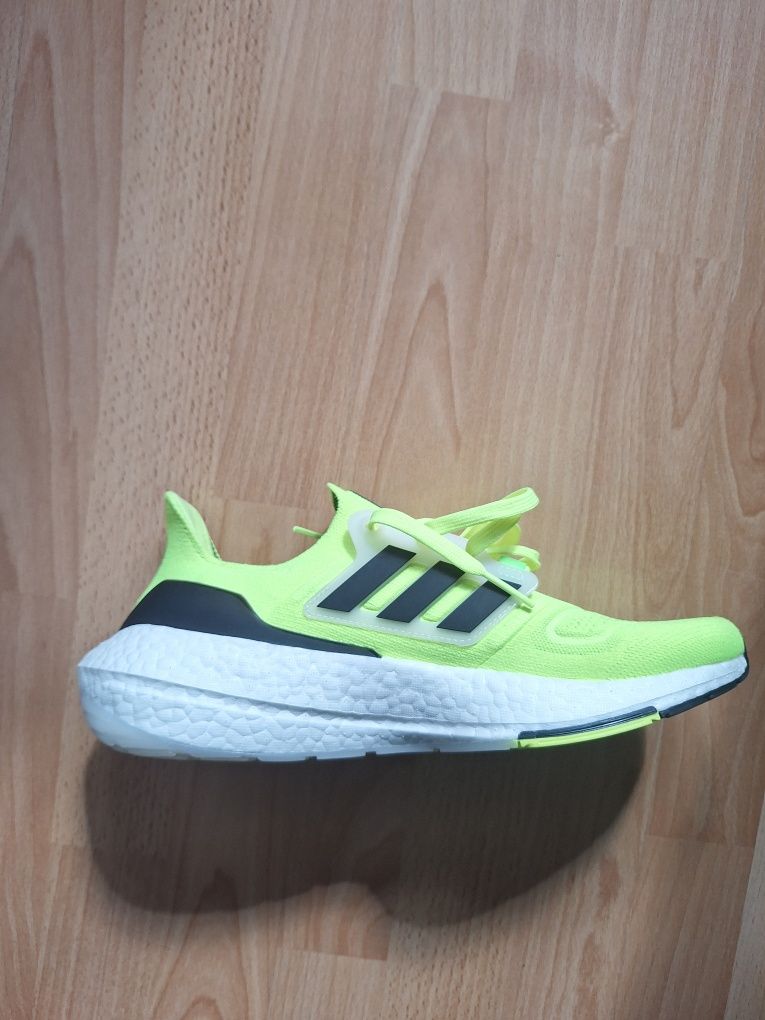 Vând adidasi alergare Adidas Ultraboost