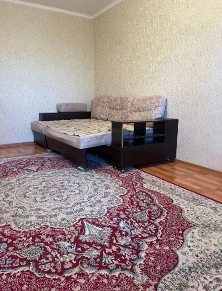 Сдается 2 комнатная квартира, 28-мкр 19- дом, 3- этаж, ТЦ Байтерек, п