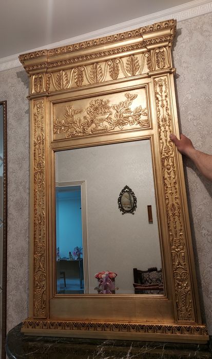 Шикарное зеркало в раме