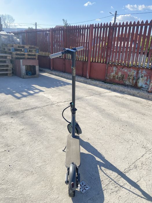 Trotineta electrica de vanzaree