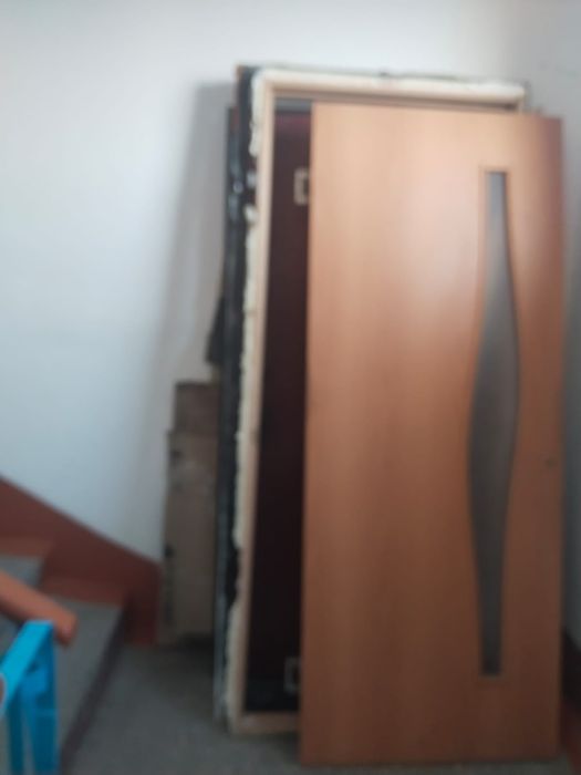 Продам входную и межкомнатную дверь
