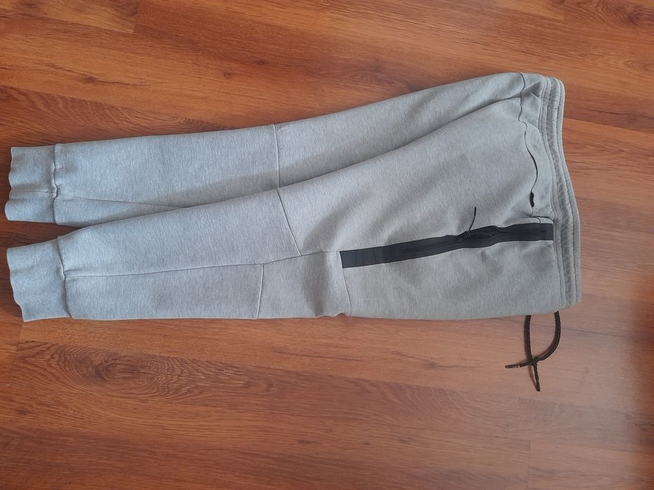 Nike tech мъжко долнище M- L размер.