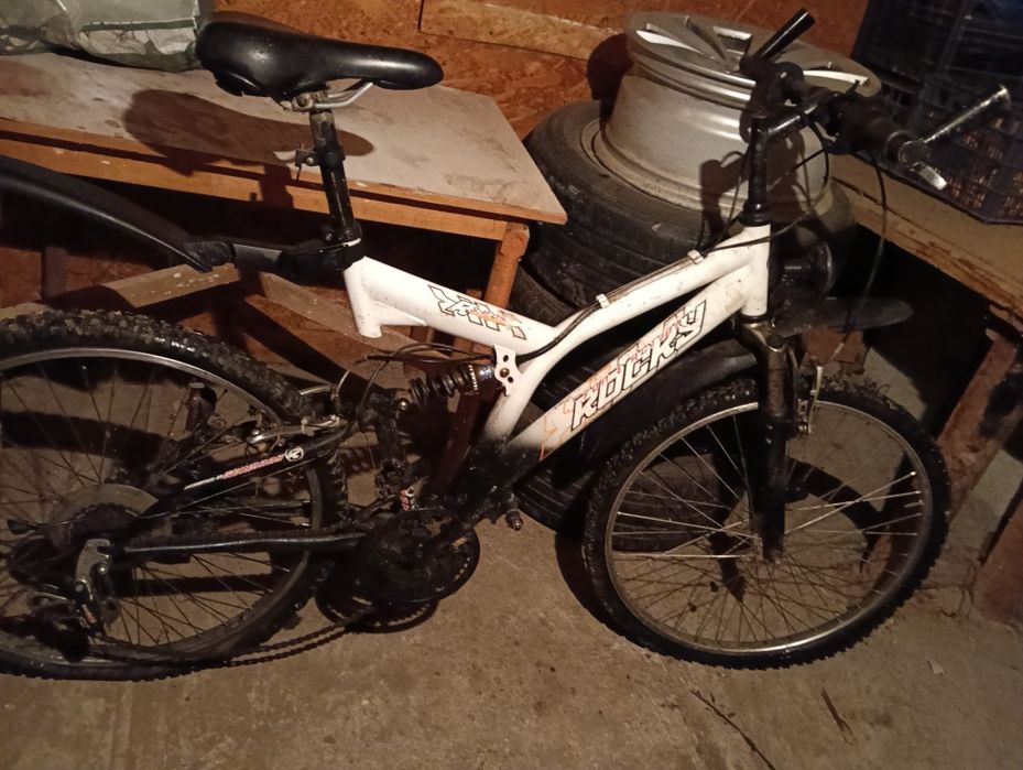 Bicicleta de vânzare folosita foarte puțin