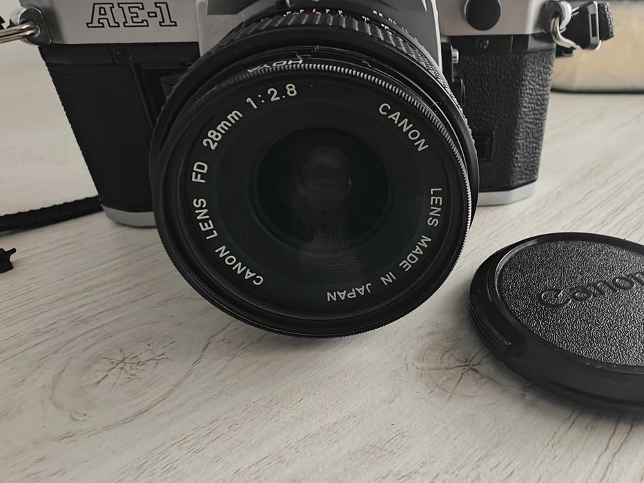 Aparat foto SLR Canon AE-1 obiectiv canon 28mm 1:2,8