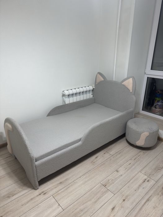 Продам кровать с пуфиком