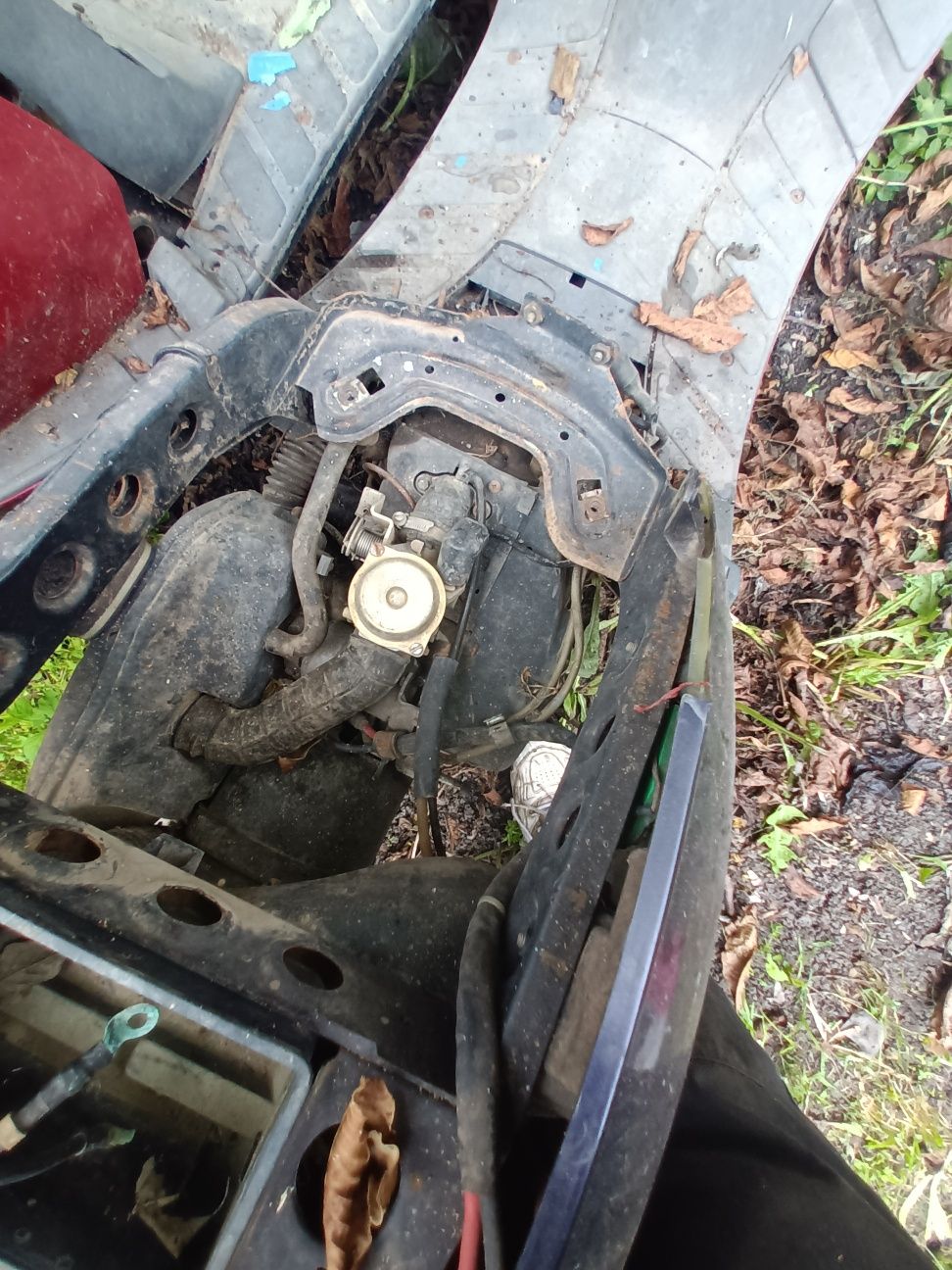 VÂND 2 SCUTERE Piaggio Sfera pentru piese sau reparat