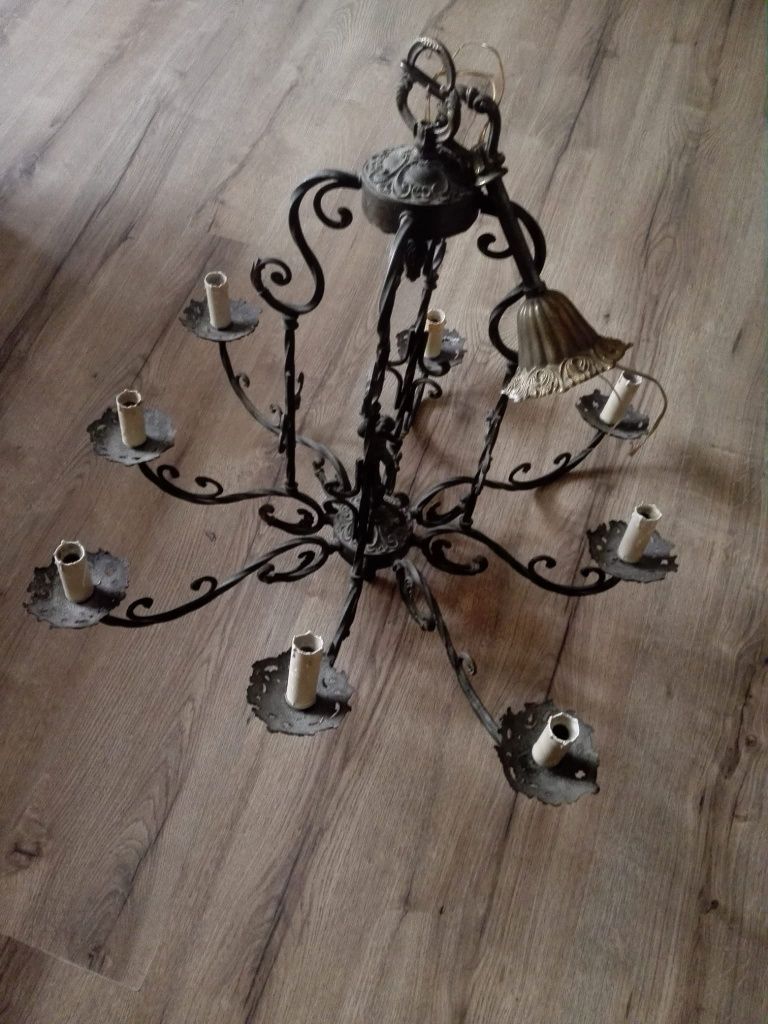 Candelabru 250 de lei