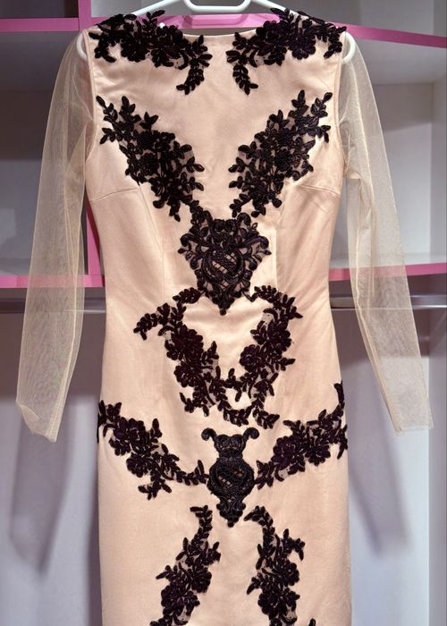 Rochie cu flori de broderie