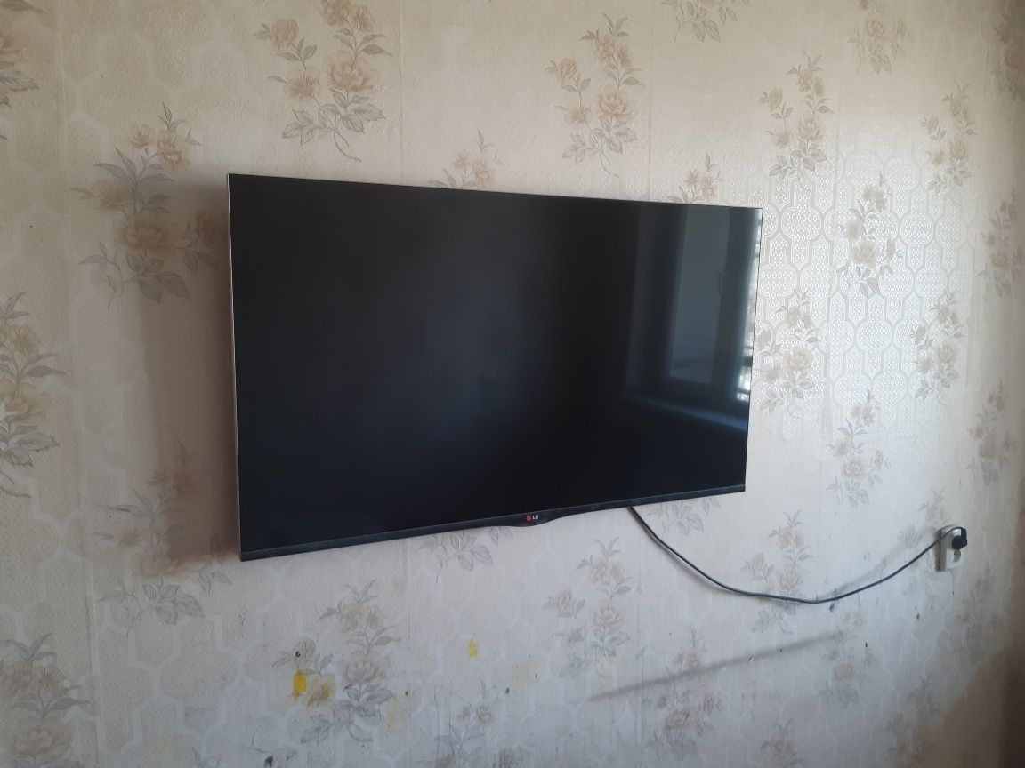 Телевизор LG 120 см