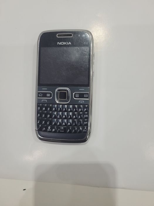 Nokia E72 și husa piele naturala originala