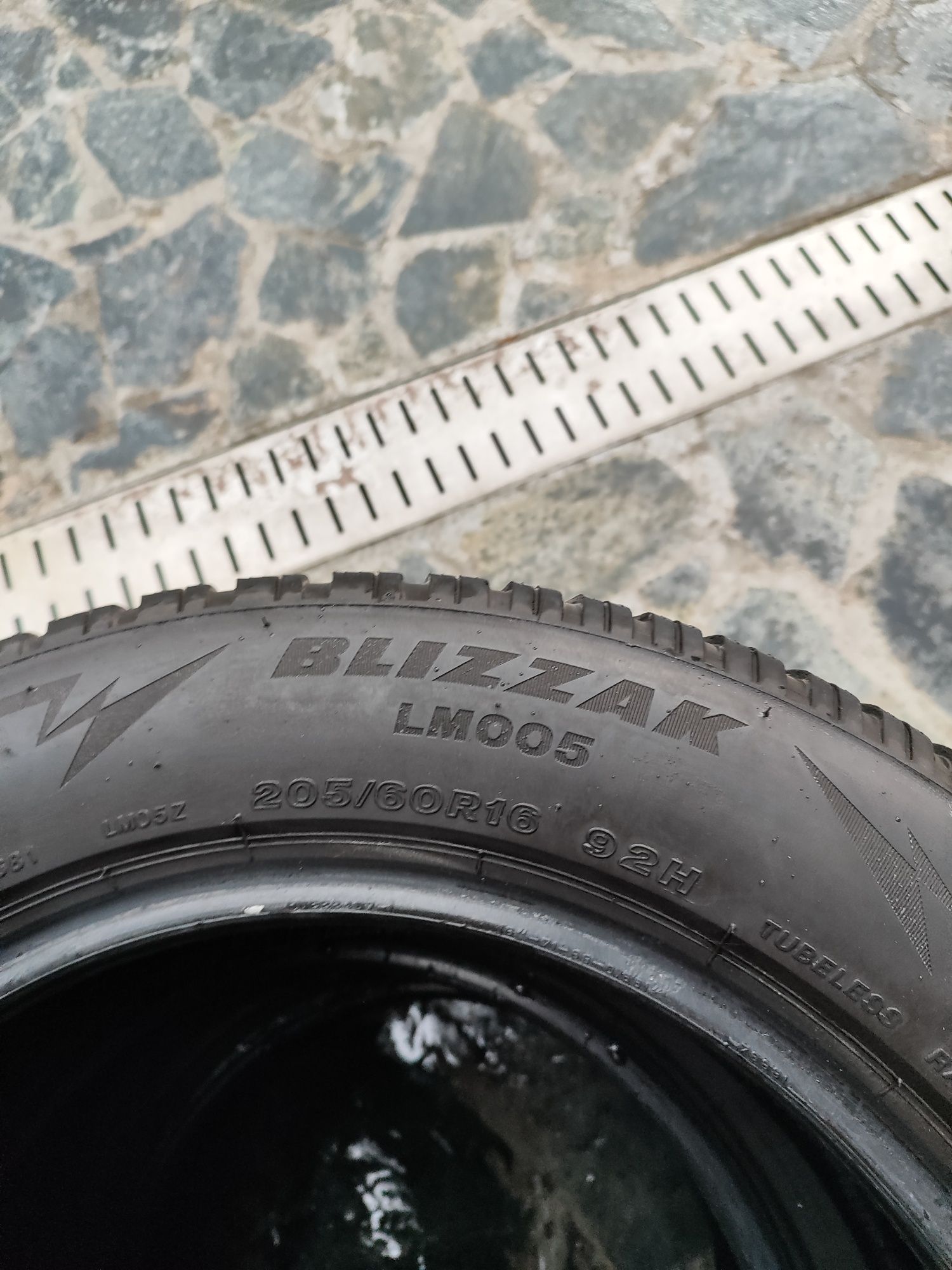 Зимни гуми 205/60/16 Bridgestone LM005