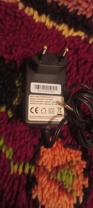 Продавам захранващи адаптери