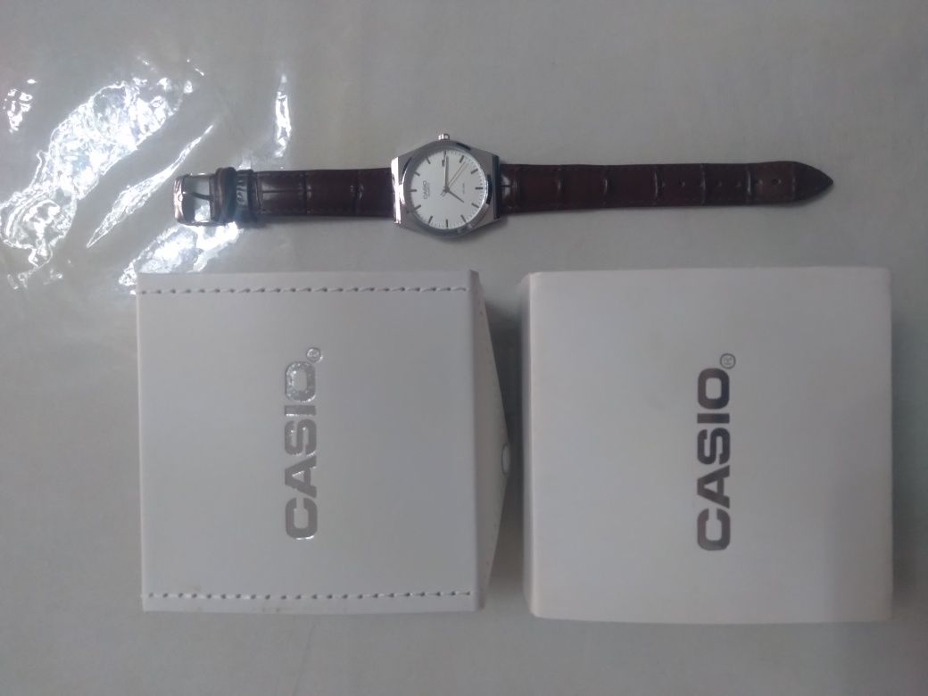 Casio brendining Casio MTP-V002L klassik analog kvarts soati.