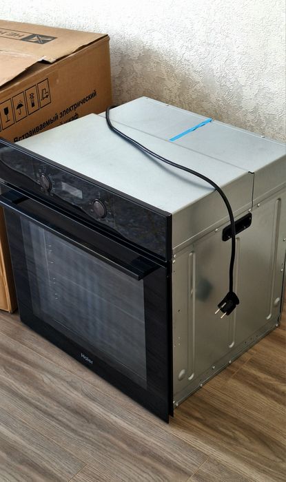 Продам духовку Haier новый