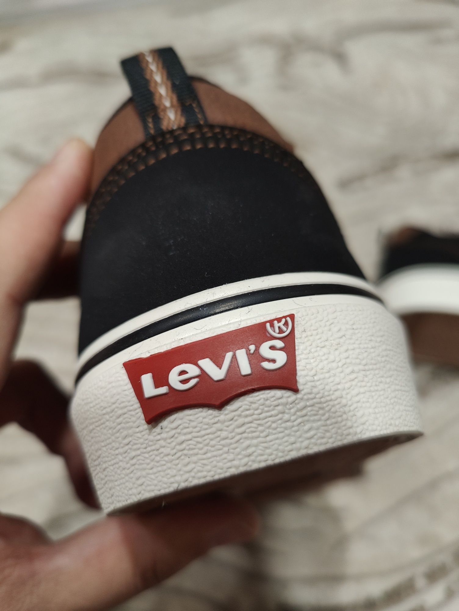Продаётся мужская обувь Levis Mens Athletic Sneakers(Canvas) Original!