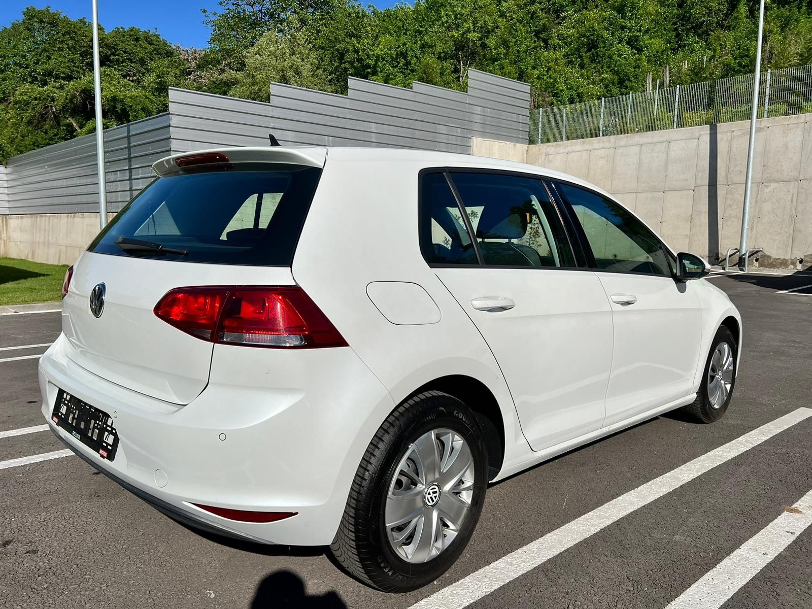 Vw golf 7 benzina 2013 alb perlat