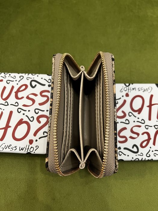 Portofel dama Guess culoare deosebita