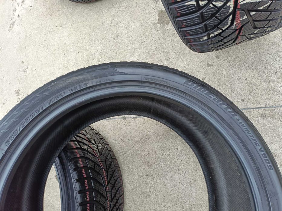 Set 4 anvelope iarna 265 40 21 cu 295 35 21 Yokohama BluEarth winter