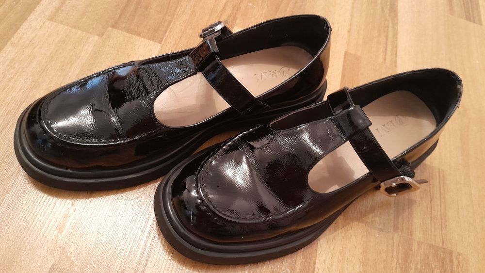 Продам Лоферы  и Сапоги