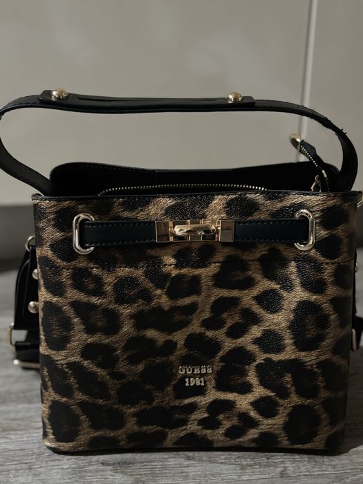 Дамска чанта GUESS 1981