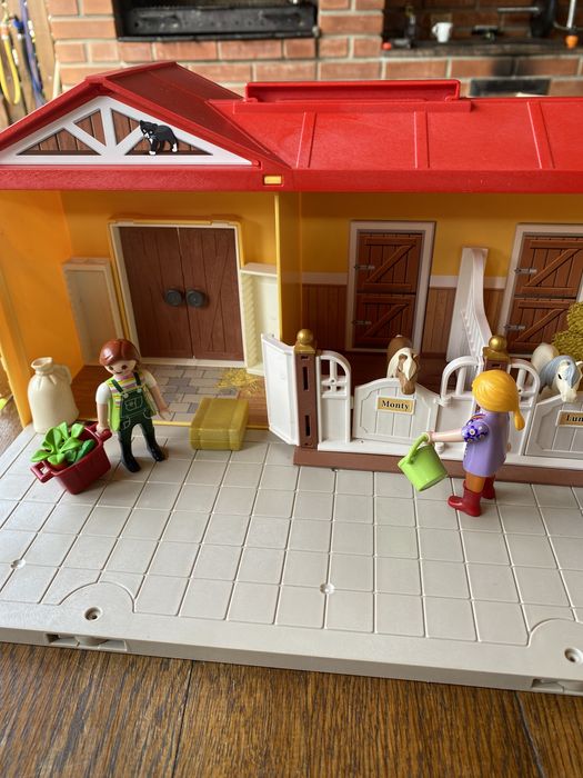 Playmobil ferma cu cai
