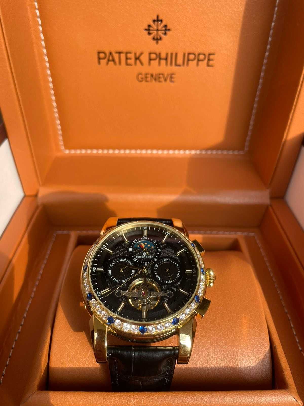 Patek Philippe Perpetual Gold Chronograph с автоматичен механизъм