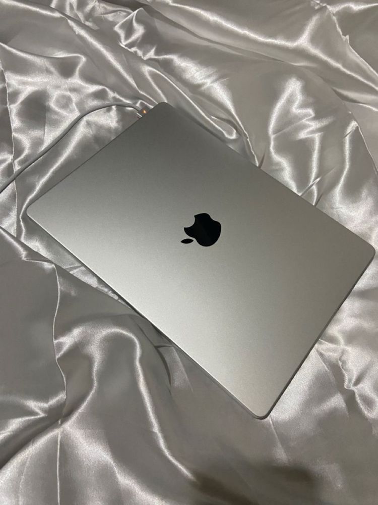 Macbook pro 14-inch 2023 за 950.000тг