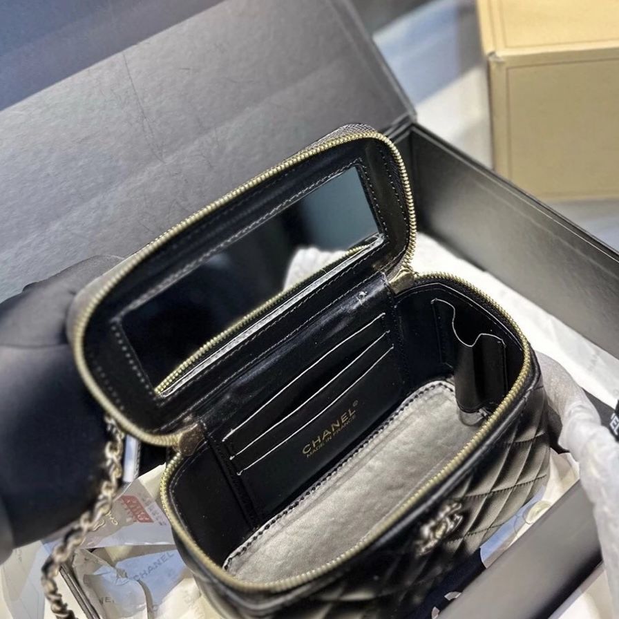 Уникална чанта chanel