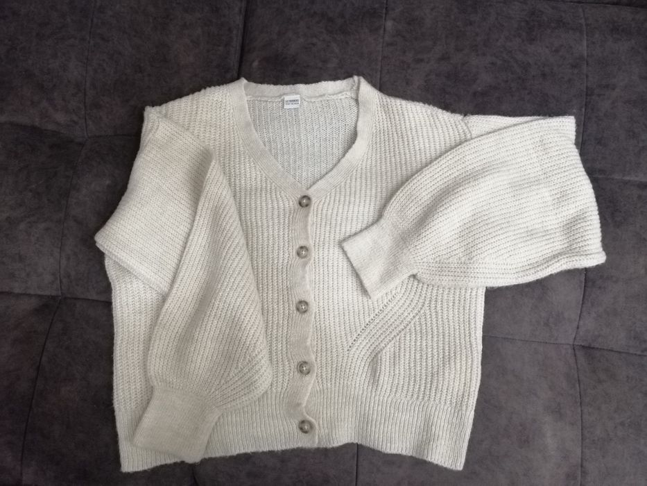 Бежевая шерстяная женская кофта