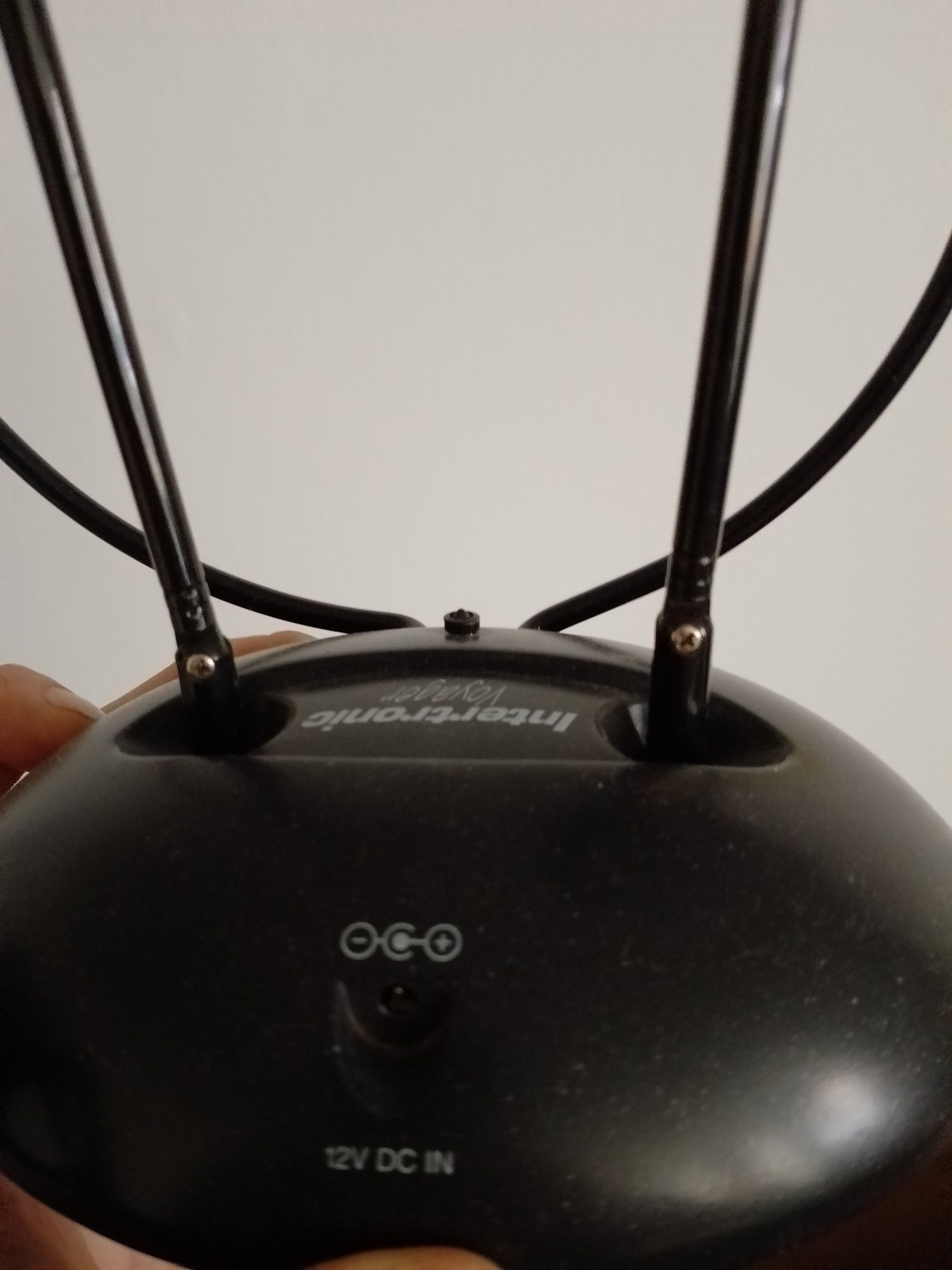 Antena cu amplificare incorporat
