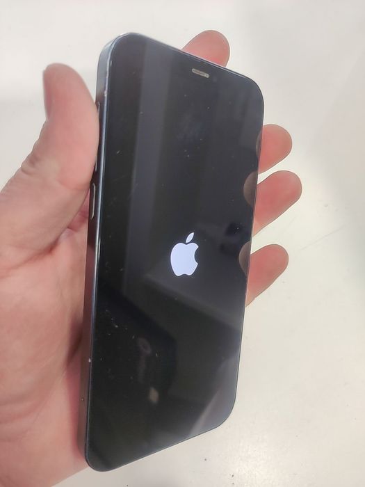 Vând iPhone 12 de 64 GB