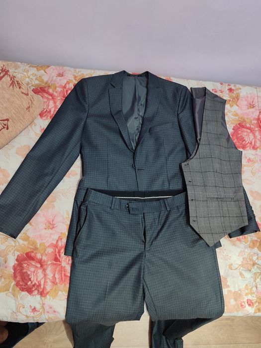 костюм тройка в нормальном состоянии