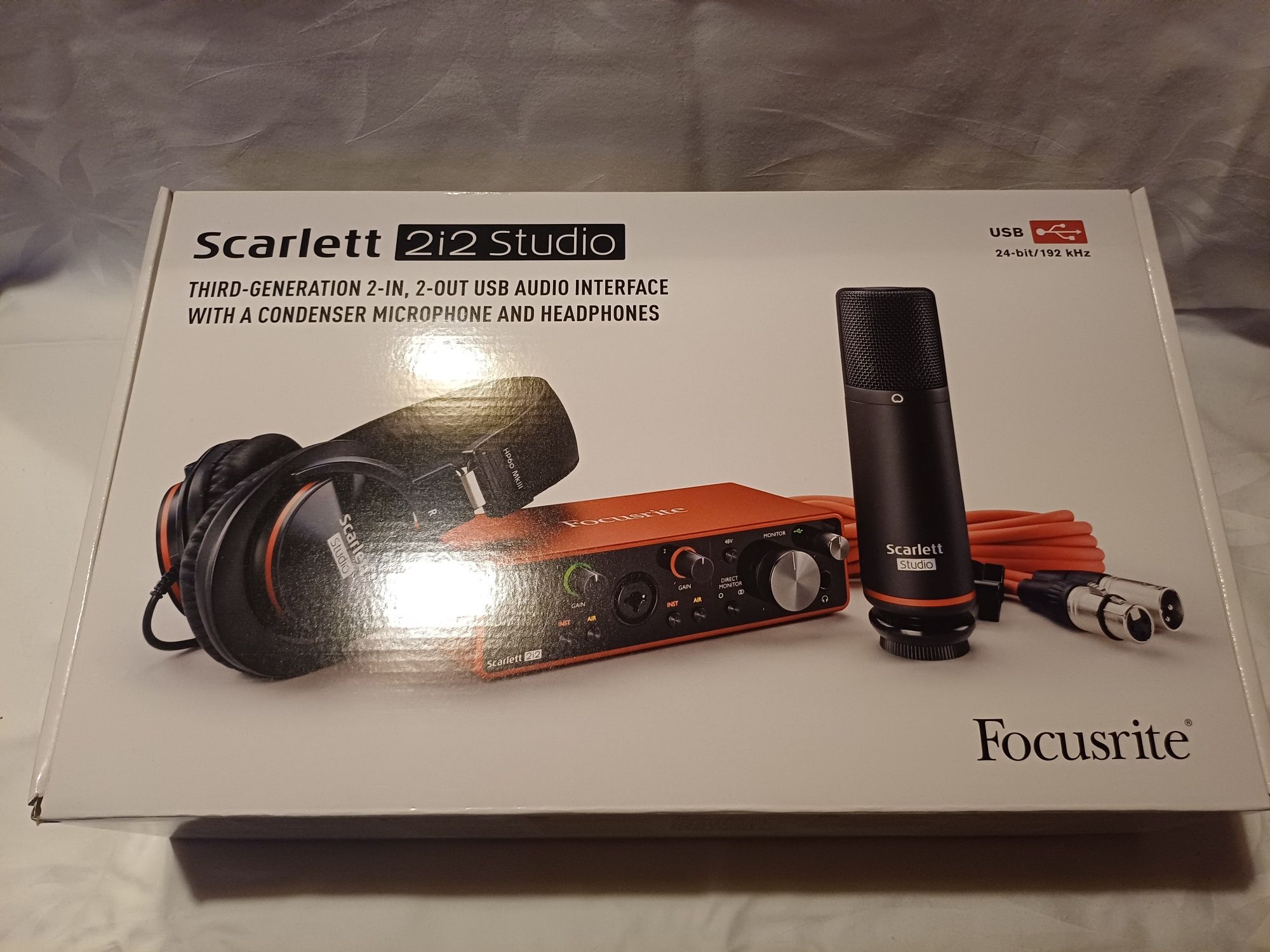 Домашно студио Focusrite 2i2 Studio 3rd gen