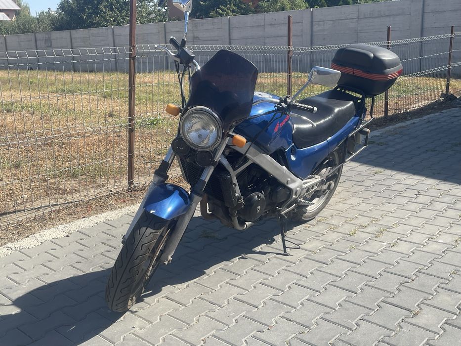 Honda NTV650 (Revere)