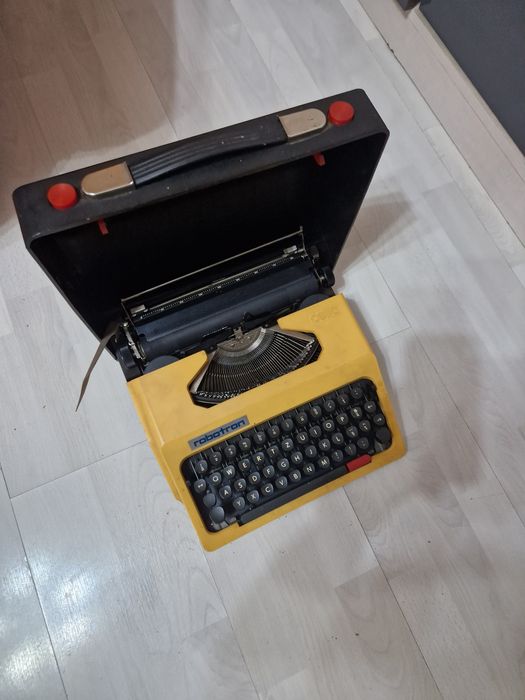Masina de scris ROBOTRON CELLA