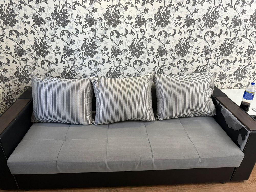 Продам диван и кресло,раздаежное