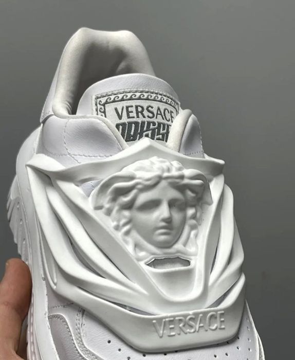 Adidași Versace Odissea