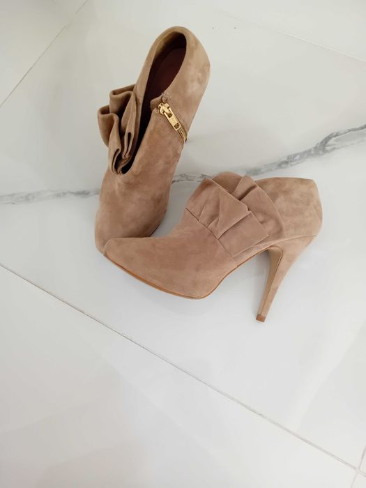 Botine piele intoarsa Zara