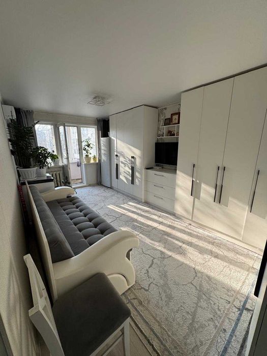 Продам 2 ком. квартиру. Район УЮТ.