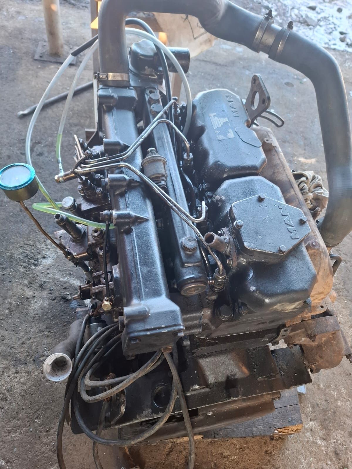 Vând motor Man 8163