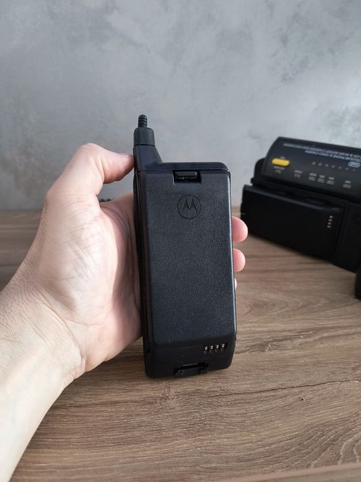 Motorola MicroTAC 9800x - telefon de colectie din 1989
